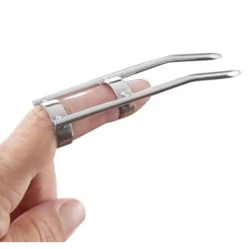 Cat claw skin scratcher: Finger-mounted nail clipper or trimmer for precise pet care