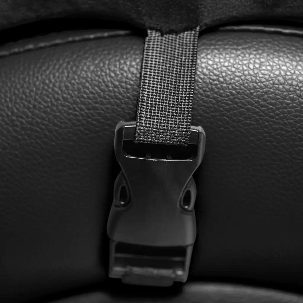 Close-up of zipper on the back of a black leather bag on the Master Series Kinky Couch