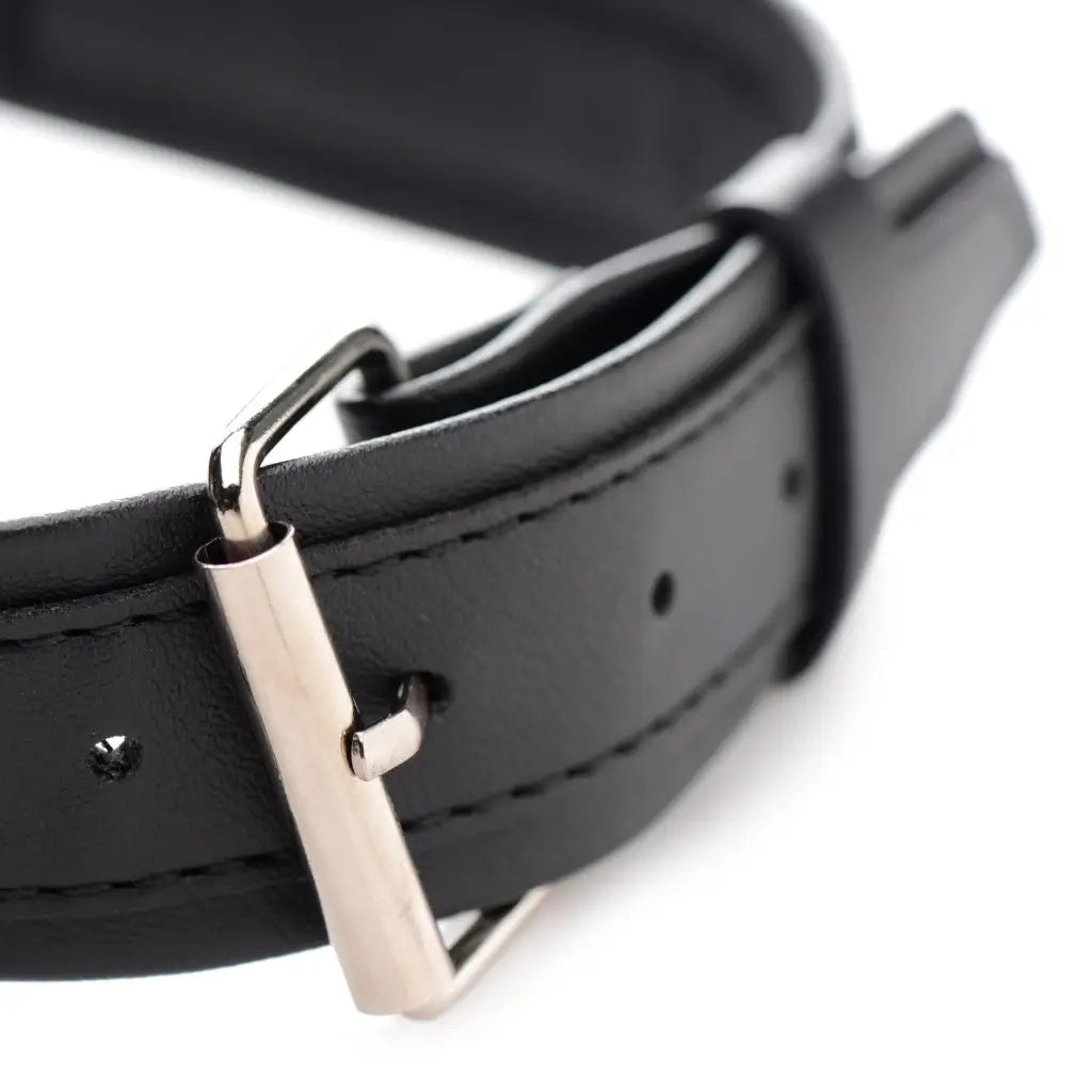 Black leather O-ring Collar belt with silver buckle for a perfect fit and sensitive skin